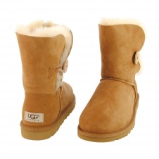 Botas UGG bajas con un boton color camel